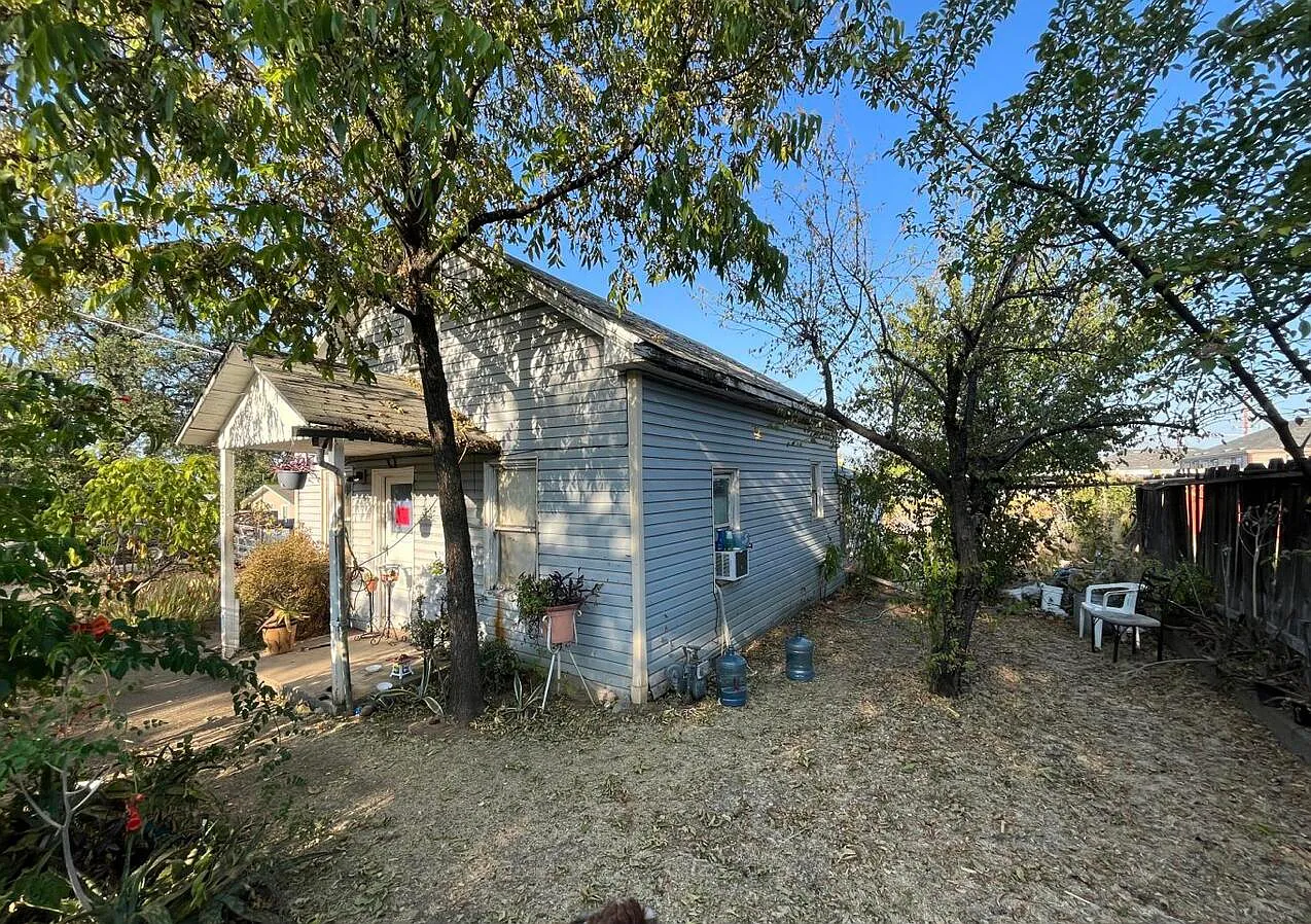 2520 Reservoir Ln photo 1