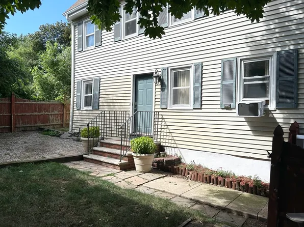 8 Scotia St, Salem, MA 01970