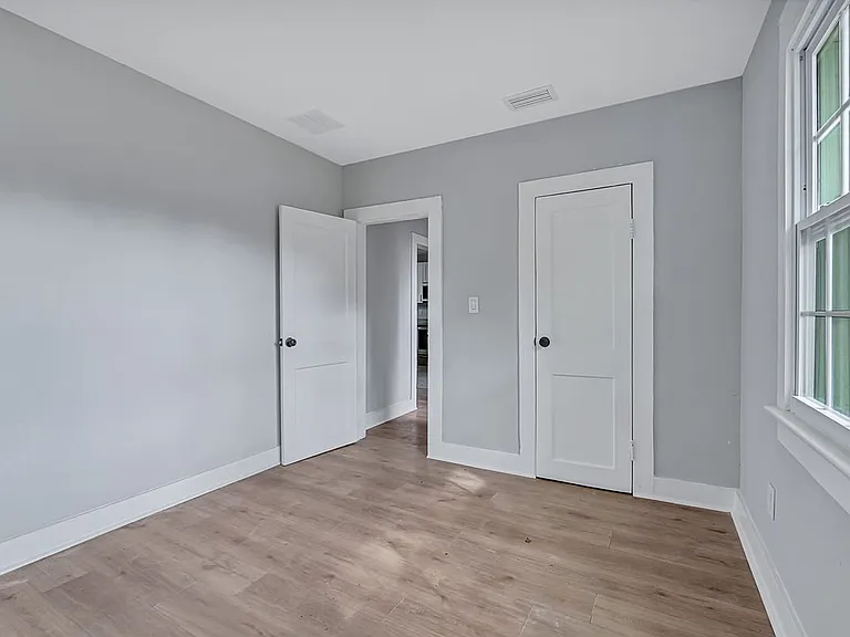 1863 W 29th St — Photo 23