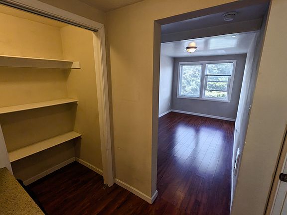 4th image of 564 Bellevue Ave
