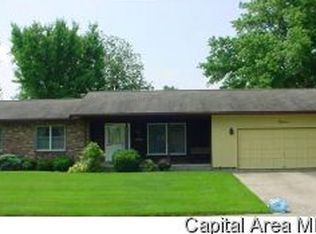 13 Clover Dr, Jacksonville, IL 62650