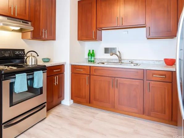 1400 Pensacola St APT 903, Honolulu, HI 96822