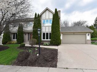 1218 Woodview Dr, Waukesha, WI 53189