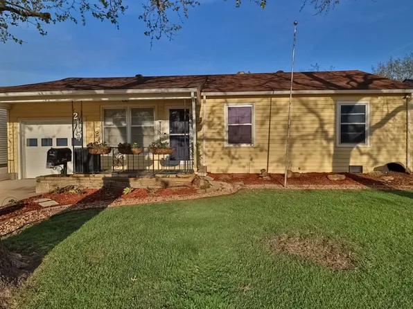 2114 S Vine St, Wichita, KS 67213