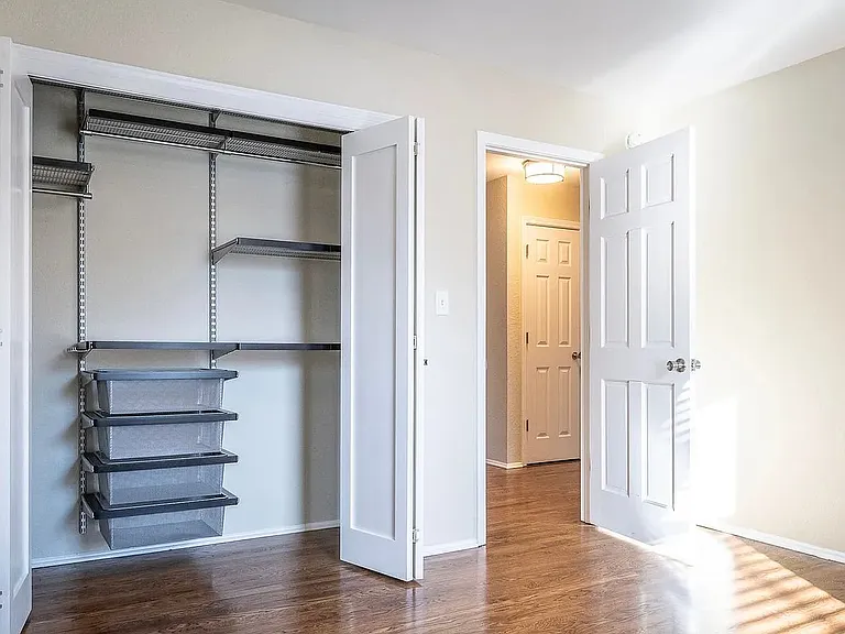 1001 W 75th St — Photo 18