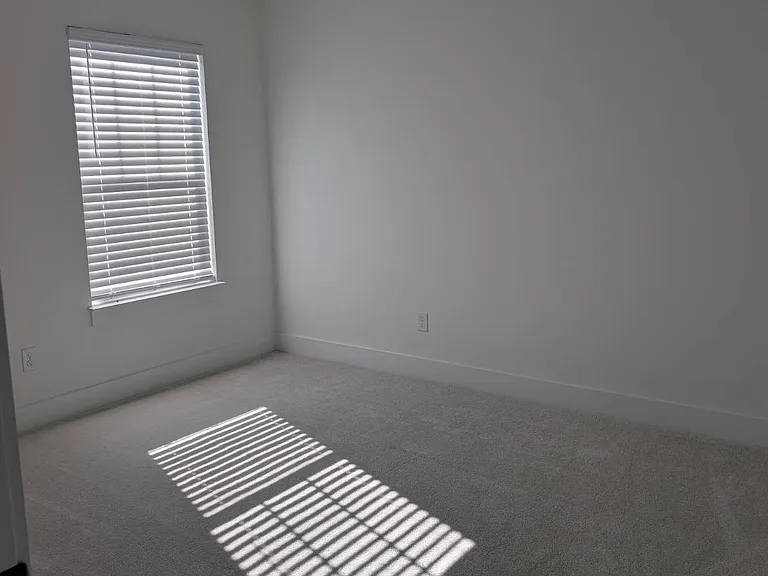 1049 Nadine Way — Photo 28