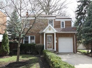 521 Berkeley Rd, Riverside, IL 60546