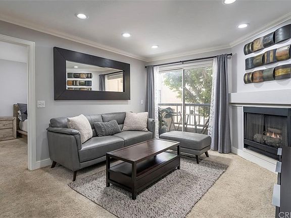 4th image of 5530 Owensmouth Ave APT 213