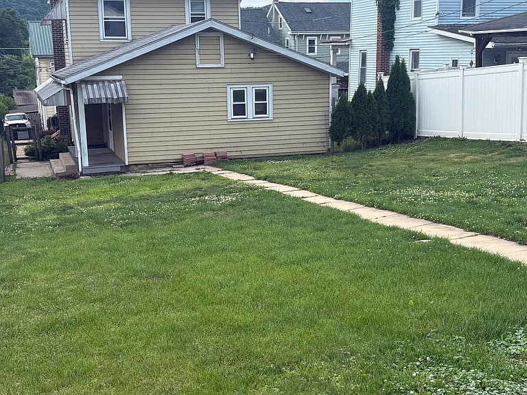 409 Centre St — Photo 12