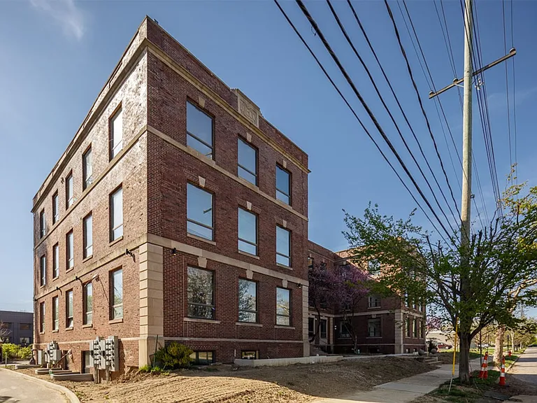 875 Michigan Ave — Photo 19