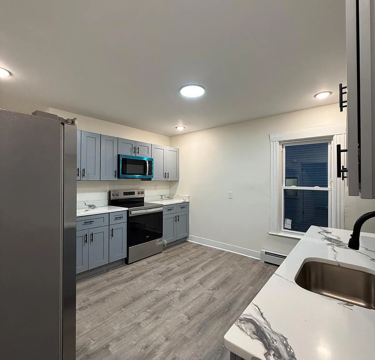 3 bed, 1.0 bath, 3735 sqft, $1,800 — Photo 4