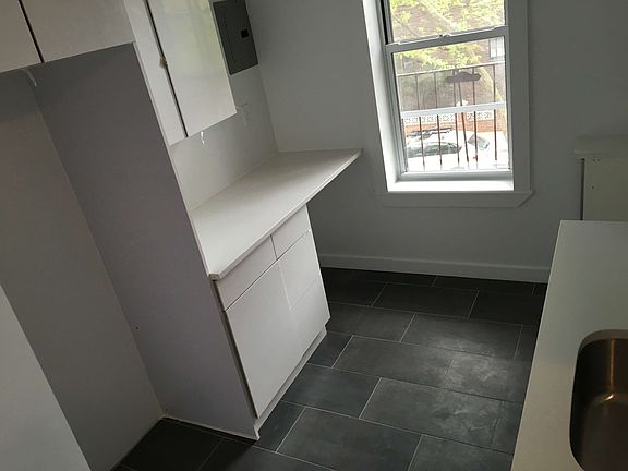 4th image of 2511 24th Ave APT 1B