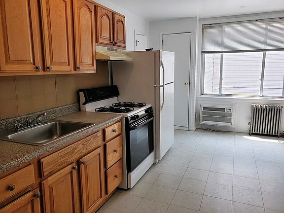 2nd image of 341 Manhattan Ave APT 2