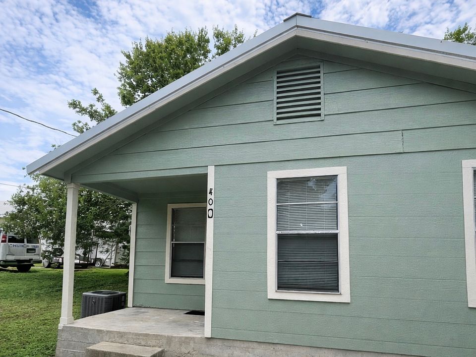 1st image of 800 2nd St