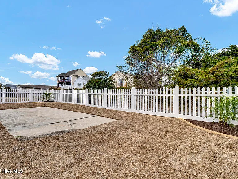 1207 N Topsail Dr — Photo 9