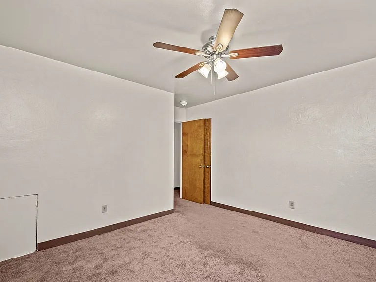 2117 Brownsville Road — Photo 24