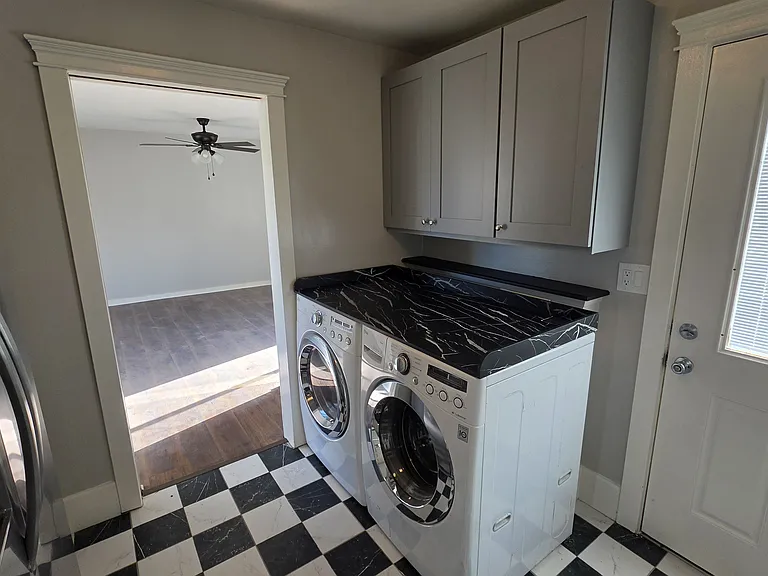 4139 Locust St — Photo 16