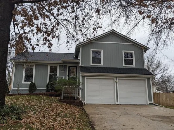 12223 S Blackfoot Dr, Olathe, KS 66062