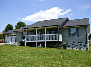 1944 Smokey Meadows Dr, Dandridge, TN 37725