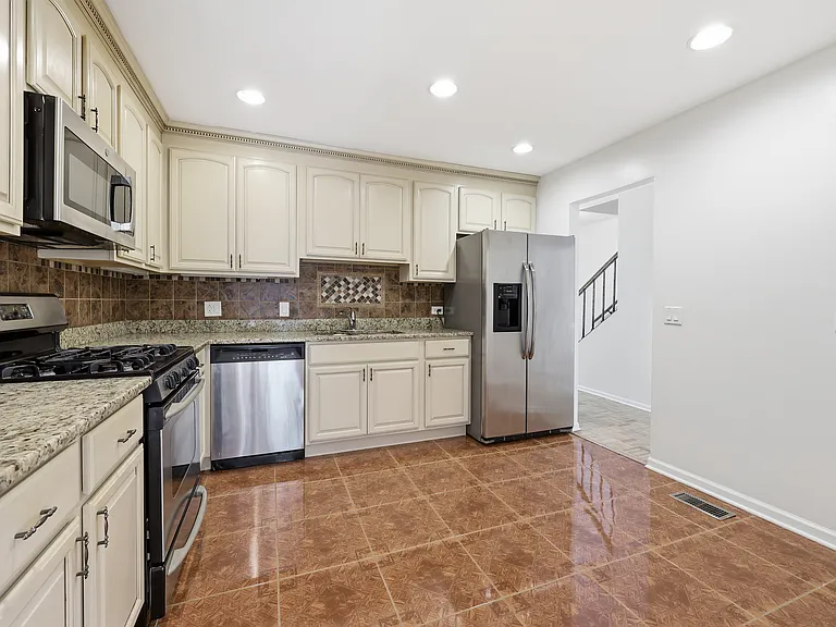 1542 Anderson Ln — Photo 14