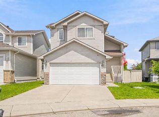 88 S Willowbrook Cres NW, Airdrie, AB T4B 2S4