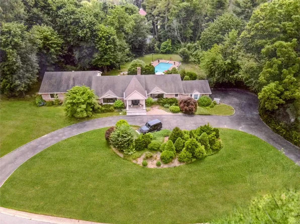 6 Dolly Cam Lane, Old Brookville, NY 11545