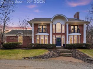 2303 W Predmore Rd, Oakland, MI 48363