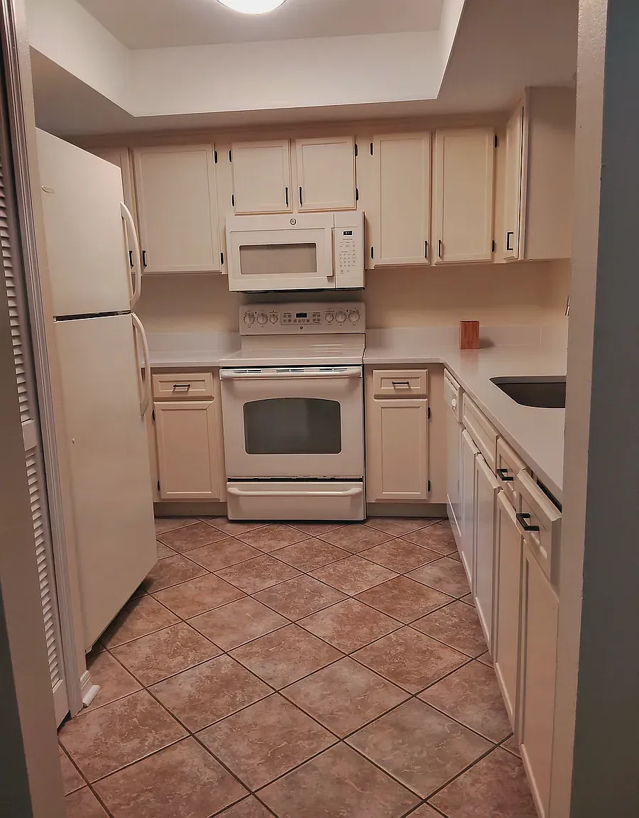 2 bed, 1002 sqft, $1,800 — Photo 3