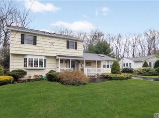 11 Fairway Dr, Rocky Point, NY 11778