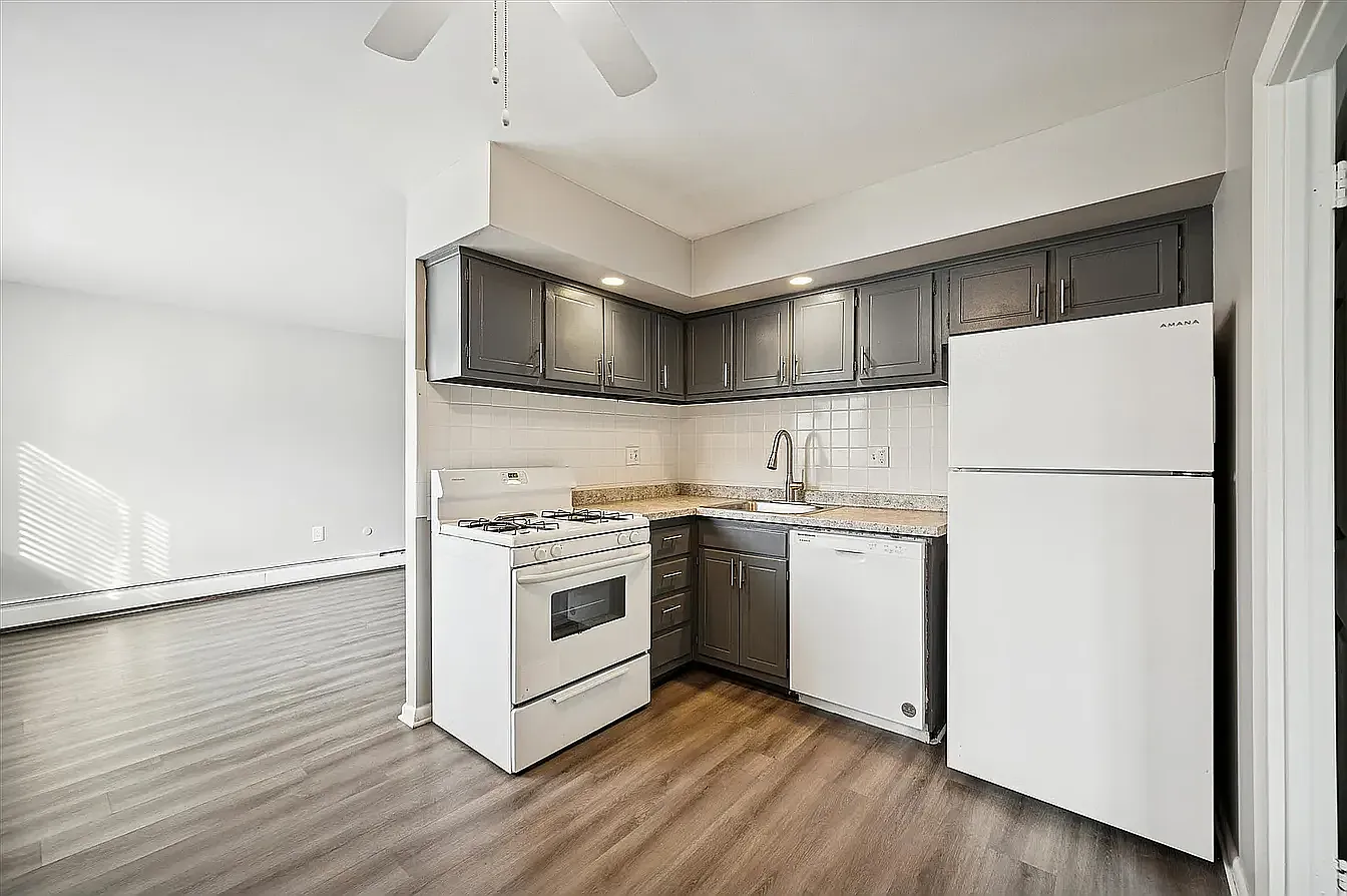 2 bed, 900 sqft, $1,399 — Photo 2