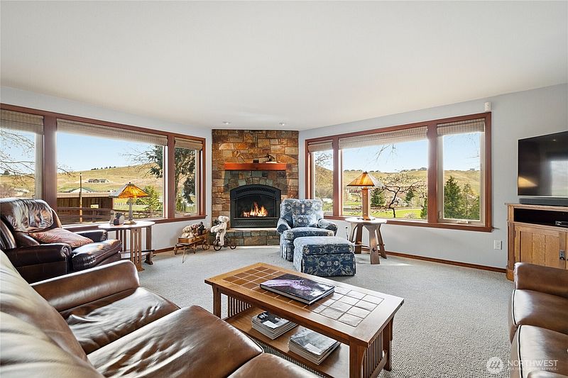 4th image of 160 Horseshoe Lane
