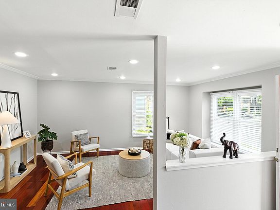 4th image of 5690 Chapel Run Ct