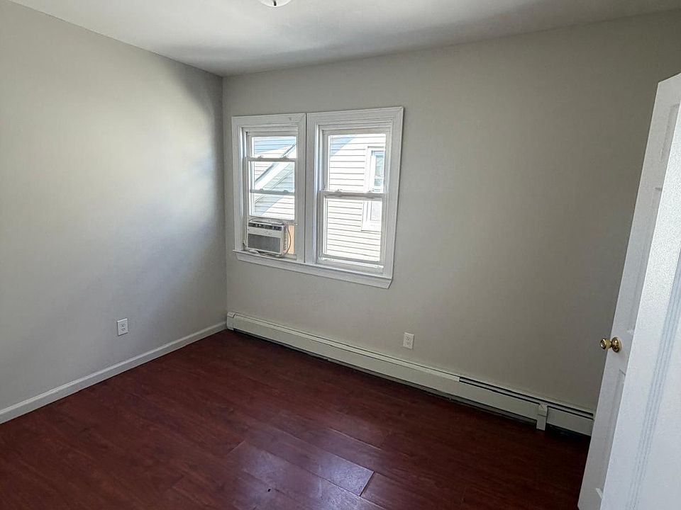 2nd image of 190 Hobson St Floor 3