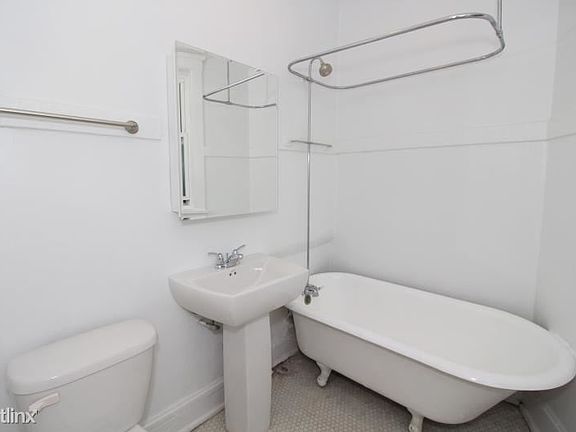 5th image of 2308 W Wilson Ave APT 1