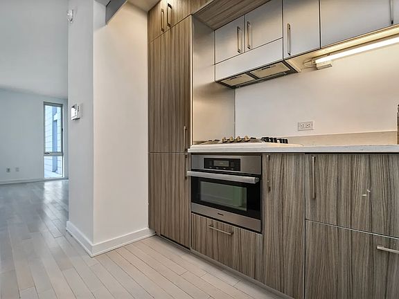 3rd image of 250 Bedford Ave #129404