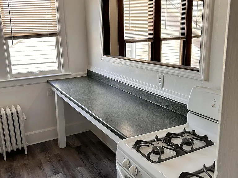 895 Beaconsfield Ave #2N — Photo 8