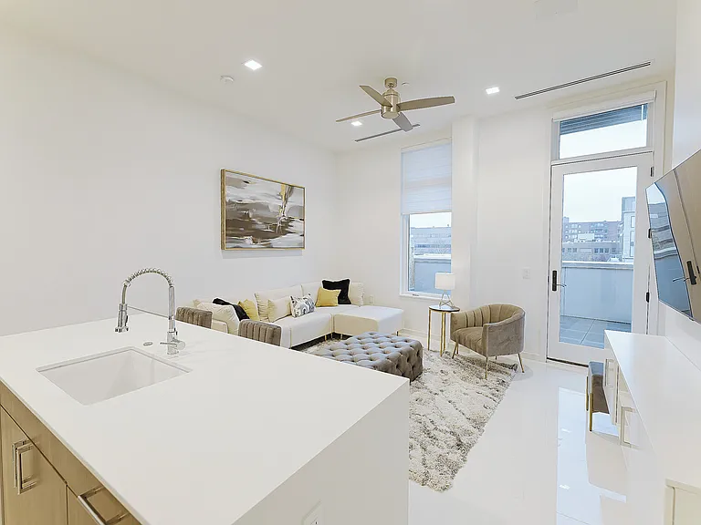 400 S Old Woodward Ave #303 — Photo 4