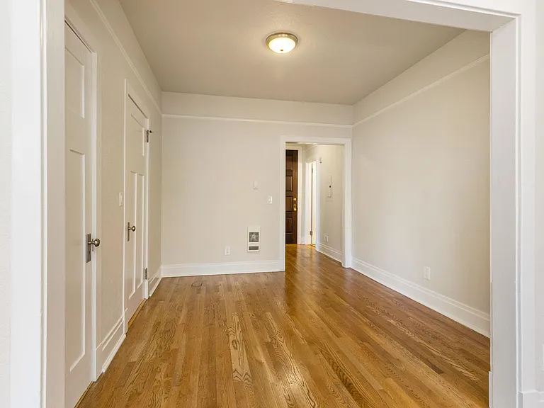 The New Carroll Apartments — Photo 23
