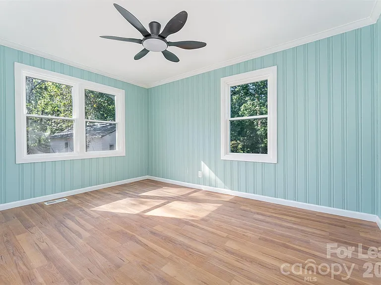 1906 New Garden Rd — Photo 23