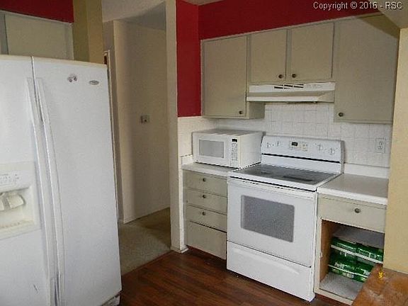 Kitchen will all the appliances