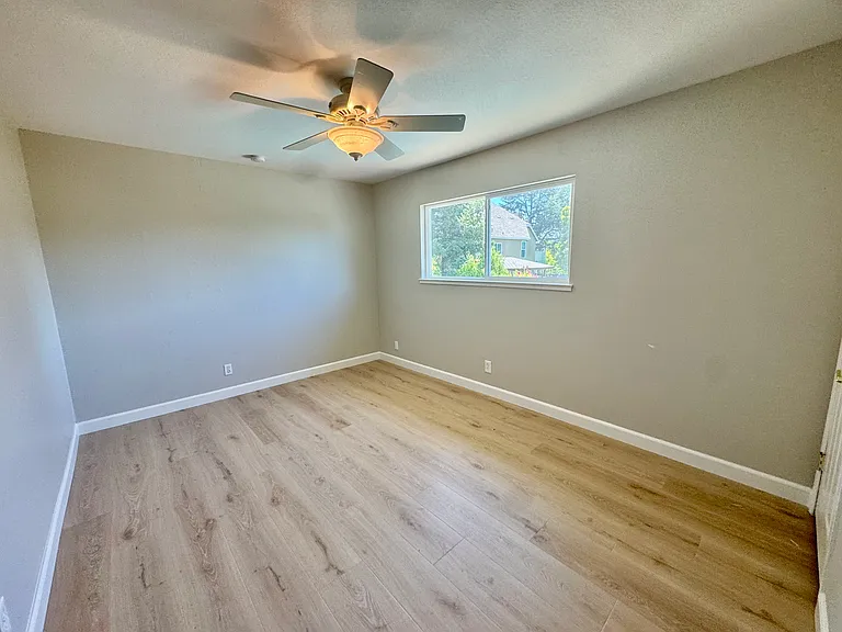 1318 Deb Ct — Photo 21