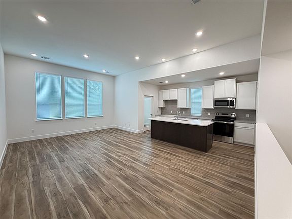 5th image of 6047 Cebra St
