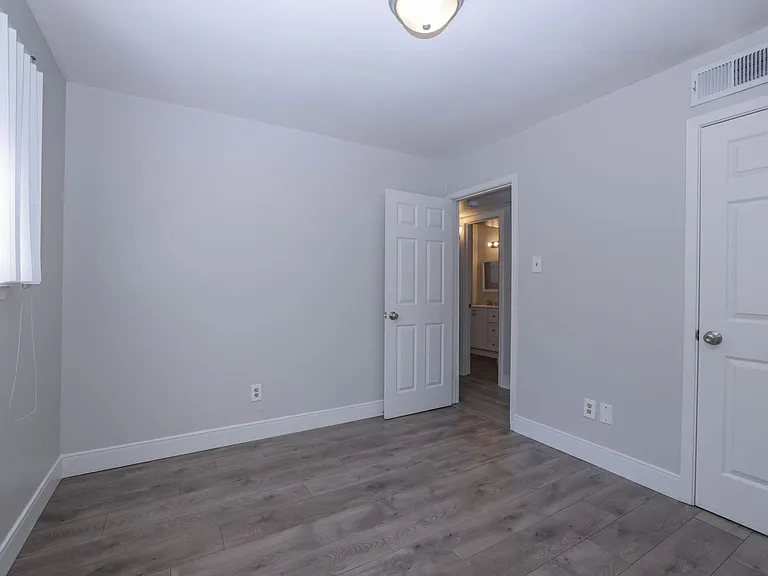 9834 Denning Dr — Photo 23