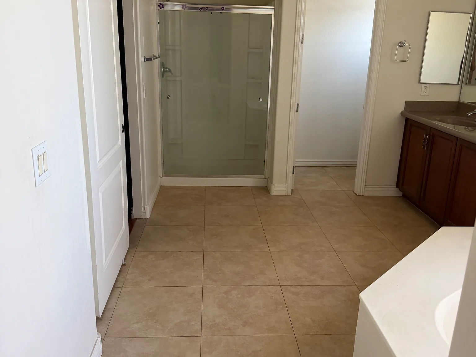 4 bed, 2667 sqft, $2,500 — Photo 3