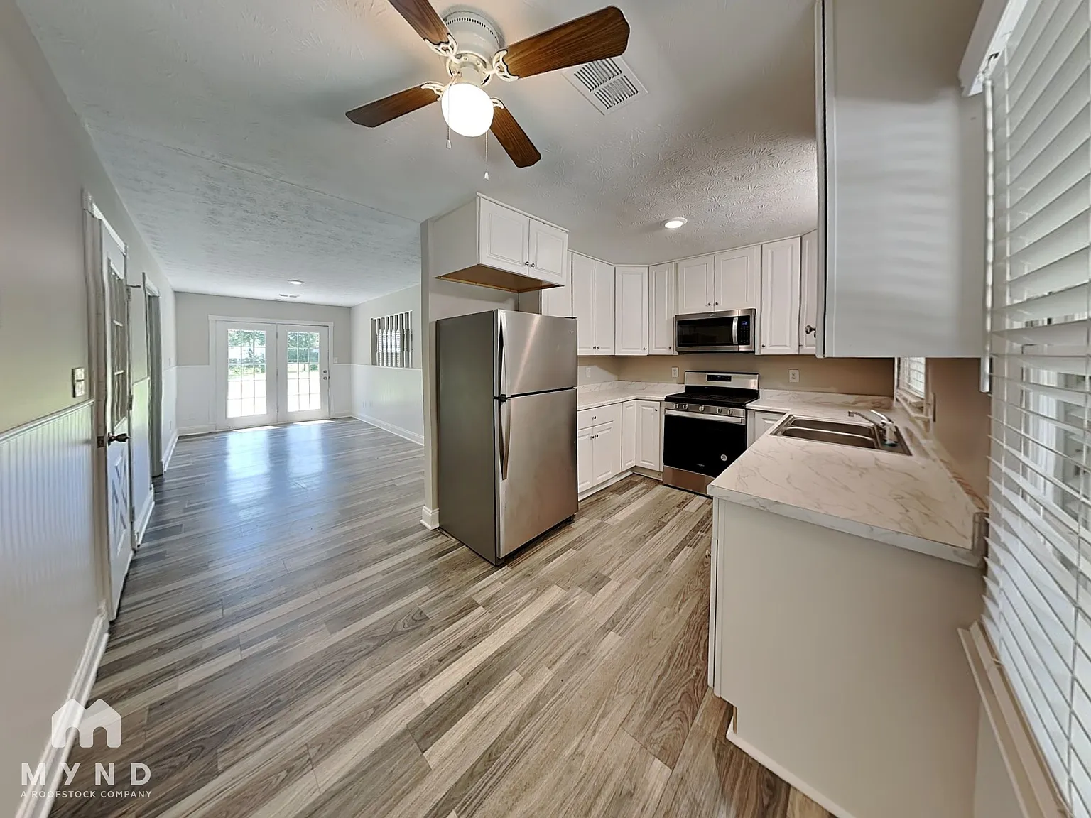 3 bed, 2.0 bath, 1353 sqft, $1,695 — Photo 4