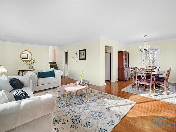 3rd image of 4658 N May Ave