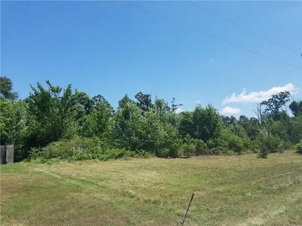 1336 E Crawford St, Gentry, AR 72734