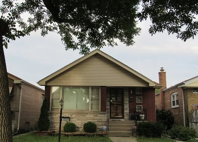 10614 S Prairie Ave photo 1