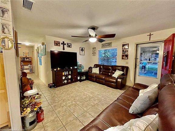 5th image of 3622 King Dr