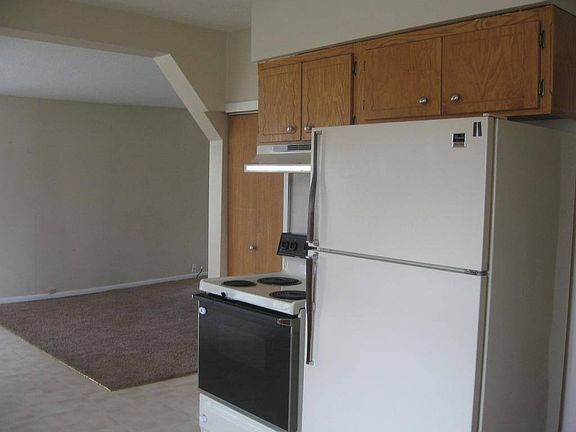 3rd image of 148 1st Ave N